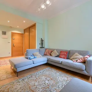 https://encanto-y-confort-en-calle-epalza-tu-familia-en-el-corazon-de.sansebastianhotels.net